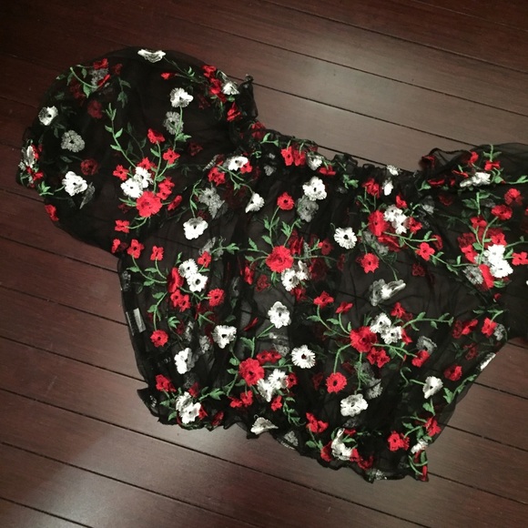 “Local celebrity” crop top - Picture 4 of 5